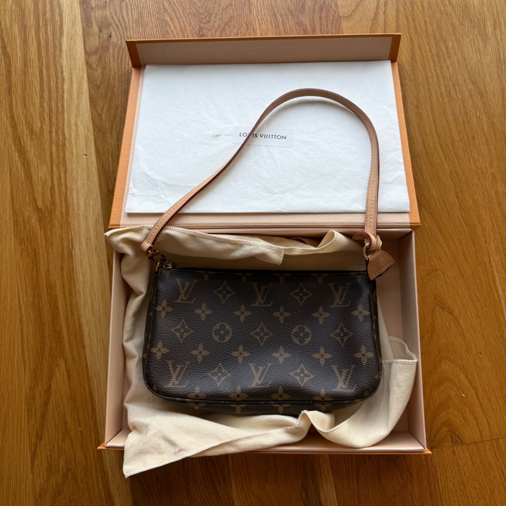 Louis Vuitton Pouchette